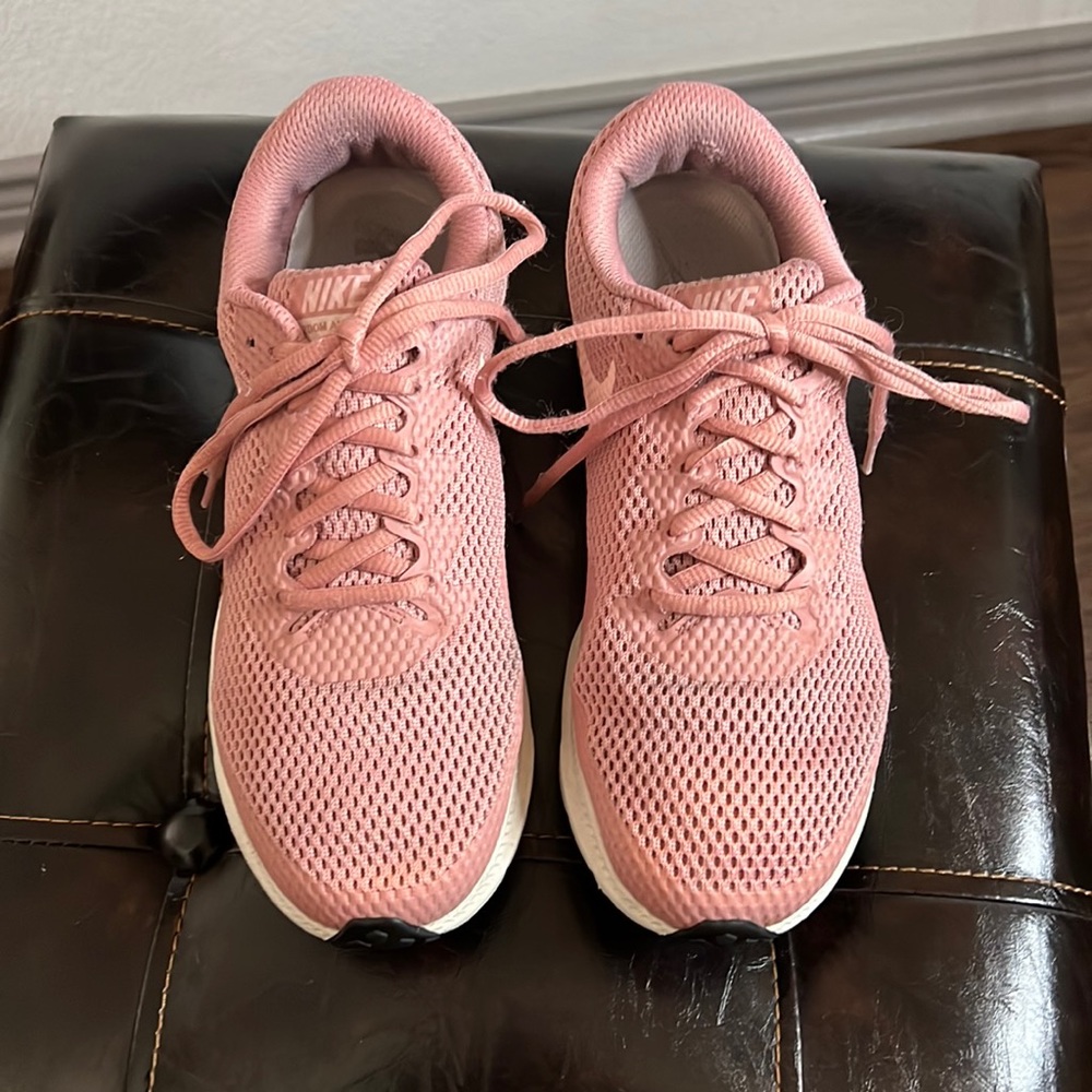 Women athletic shoes